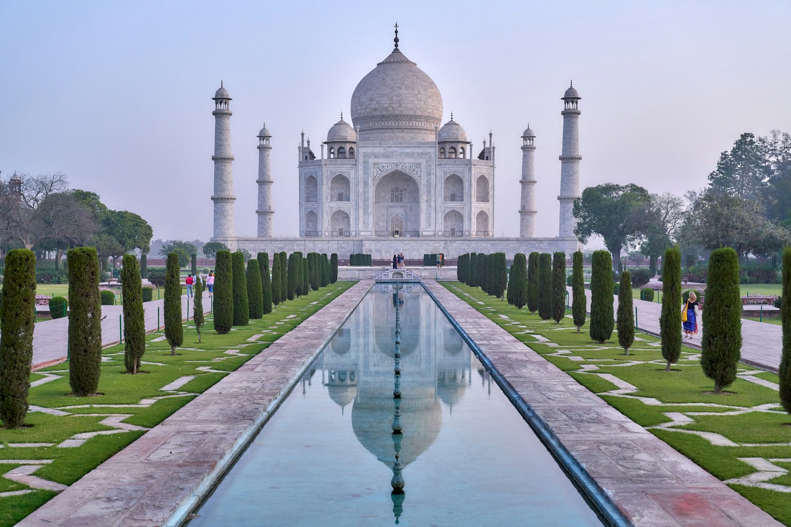 Travellers at the Taj Mahal